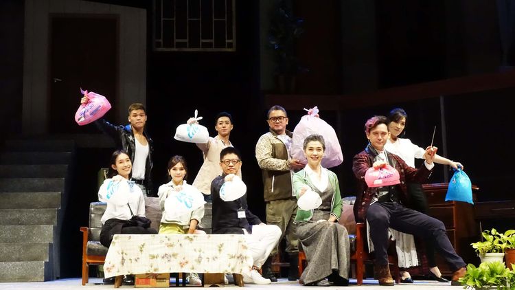   音樂劇《倒垃圾》今天在台北市政大樓親子劇場演出。翻攝全民大劇團臉書