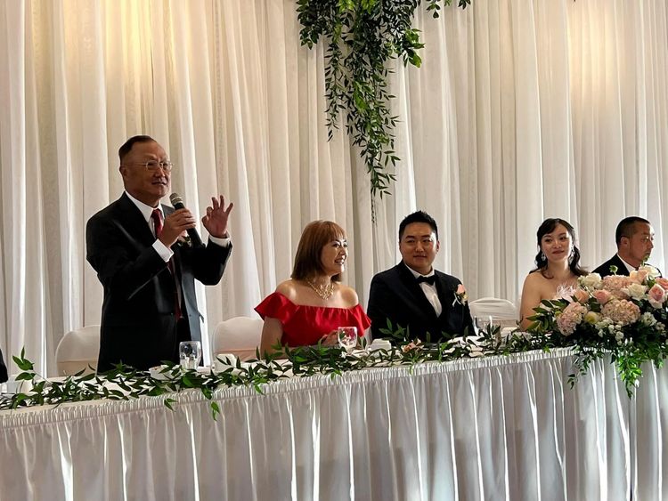 婚禮上有美女明星婆婆，超級搶鏡。引自崔麗心臉書