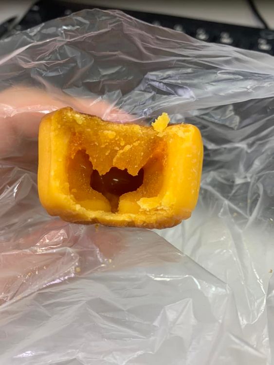 月餅中空讓消費者氣炸。翻攝「Costco好市多 商品經驗老實說」