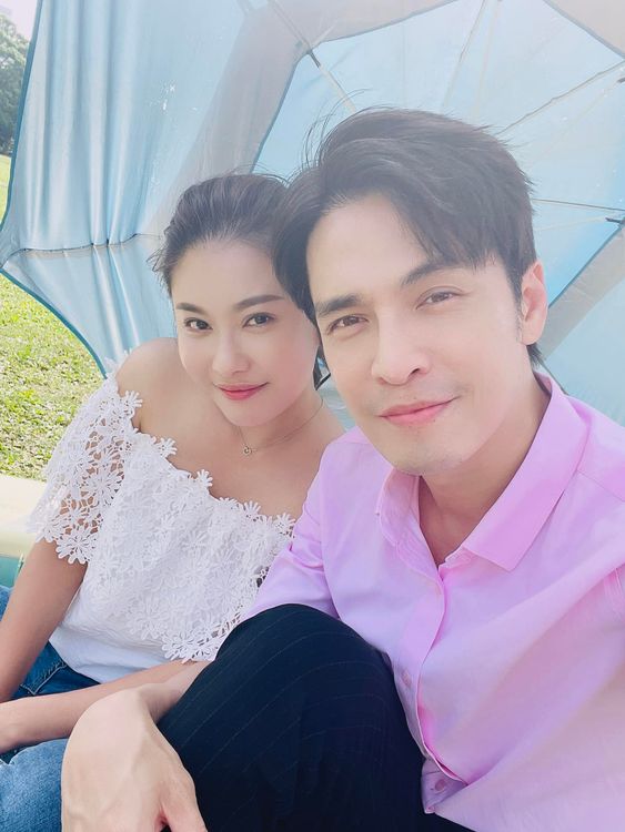 Gino（右）不捨劇中辛苦的葉家妤。翻攝Gino臉書