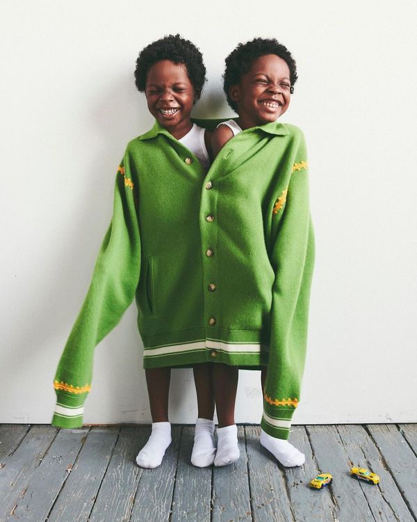 GUEST IN RESIDENCE設計以繽紛亮眼的單色和拼色為主。翻攝Gigi Hadid IG