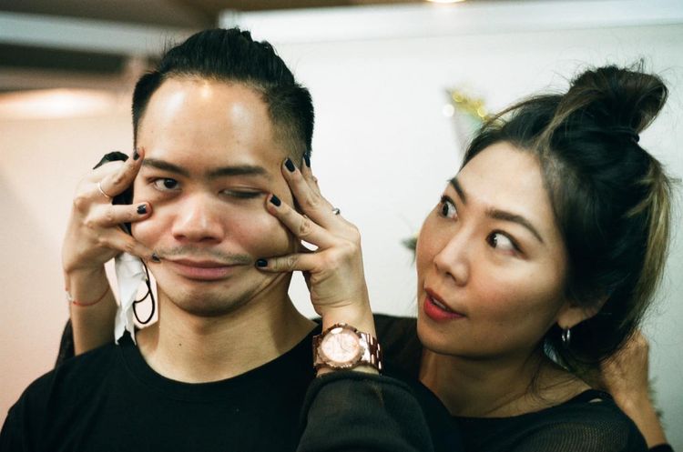 李淳（左）曬出與老婆的親密合照。翻攝自李淳臉書