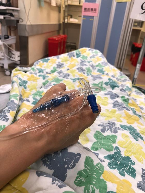 鄭艷麗分享自己住院照片。引自鄭艷麗臉書