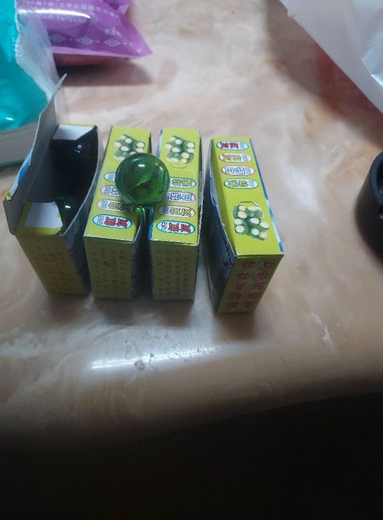 網友發現物品內被加重量。翻攝自爆怨公社