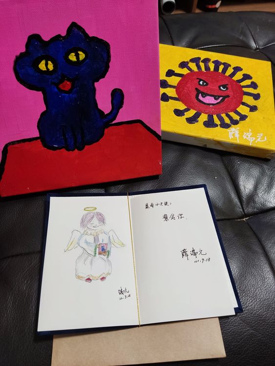 潘盈希的家人收到來自衛生福利部部長薛瑞元的手繪卡片，看了十分感動。翻攝自粉專「咪咪與小搗蛋」