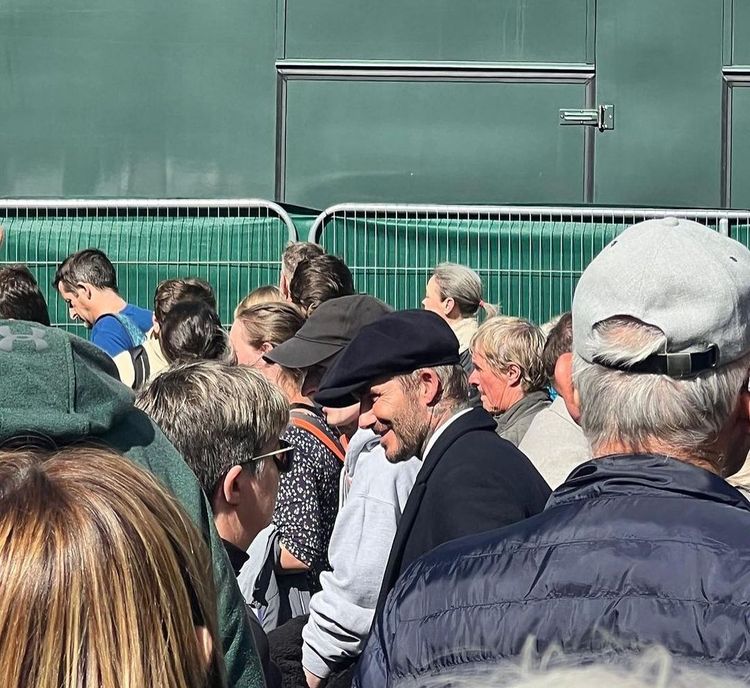 人龍中的貝克漢很低調。翻攝 onlyclassy_lifestyle IG