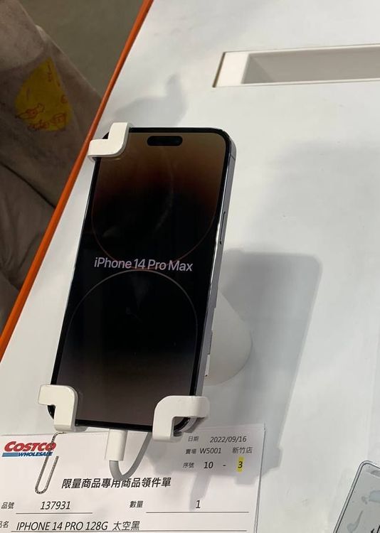 網友目擊好市多開賣的i Phone14新機。翻攝自Costco好市多 商品經驗老實說臉書