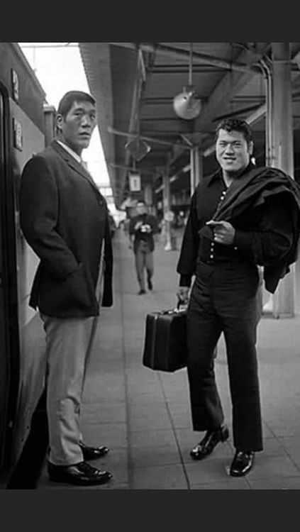 豬木和馬場合照。翻攝「爆廢公社二館」