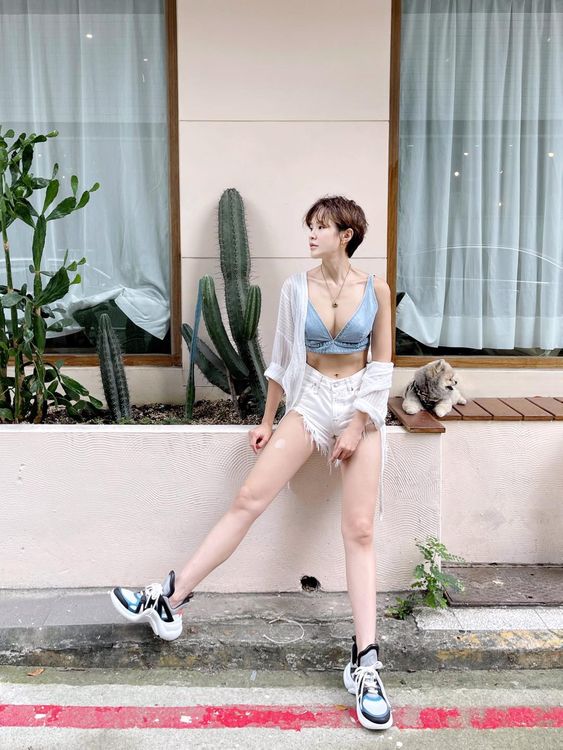 模特兒蔚葒縈身材修長性感。翻攝蔚葒縈臉書