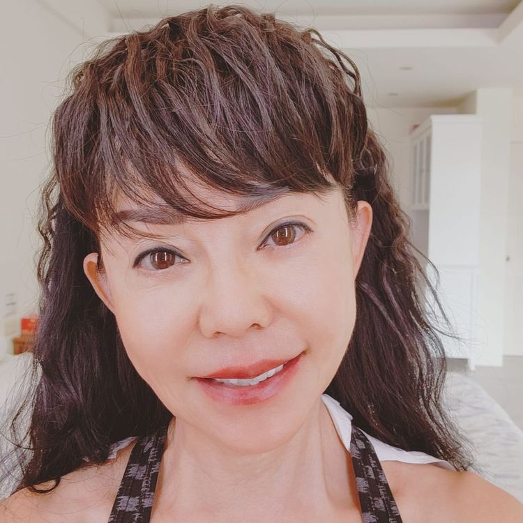 就是這張照片讓狄鶯被質疑整型。翻攝狄鶯臉書