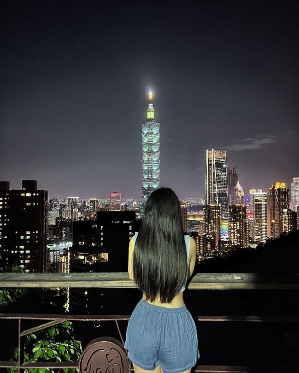 綠肥兒夜攀象山照片，引起網友關注。翻攝自IG/greenfat.r。