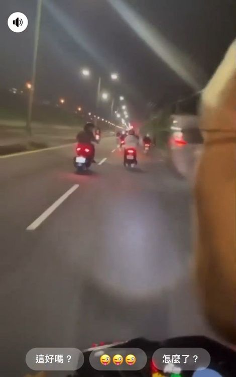 三重河堤道路深夜有眾多飆車族競速，目無王法。翻攝自「爆料公社」