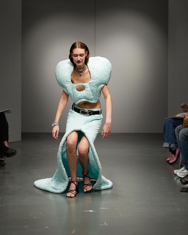 有些Model在秀上跌得小心翼翼。翻攝avavav IG