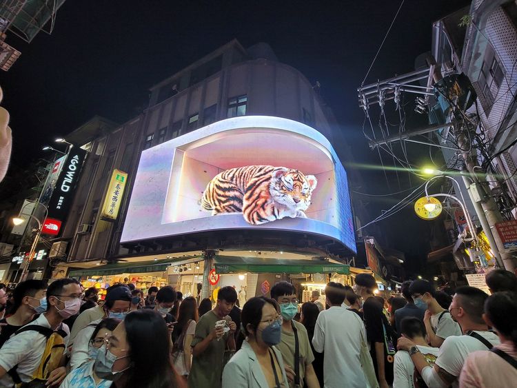 士林白晝之夜人潮爆炸12小時 ，「以為來到東京澀谷」。翻攝《我是北投人》粉絲頁