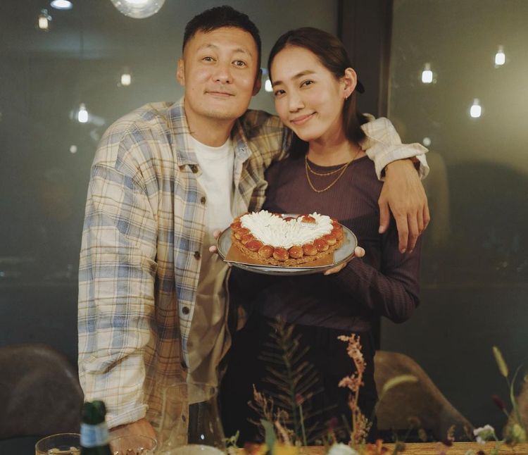 王棠云（右）23日才剛過34歲生日，與余文樂開心慶生。翻攝王棠云IG