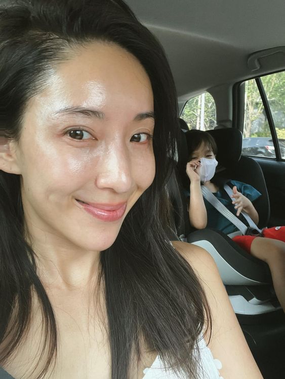隋棠已是3寶媽，但駐顏有術，還是大家心中女神。引自隋棠臉書