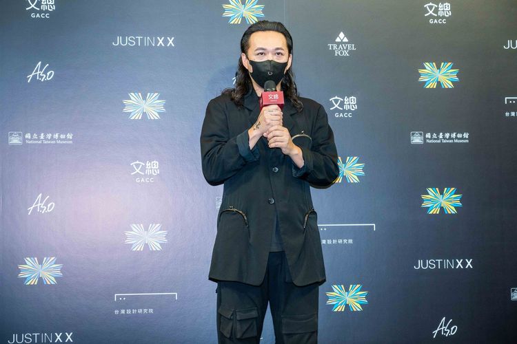 周裕穎操刀今年國慶禮賓人員服裝。中華文化總會提供