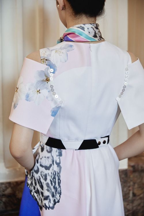 國慶禮賓員服裝打造「台灣色」主題印花。取自中華文化總會臉書