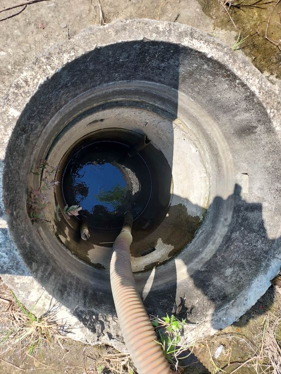 富興村農民全依賴唯一的水井輪流灌溉。林國欽提供