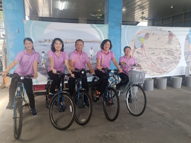 休閒漁業深度旅遊，騎鐵馬遊漁村吃美食。塭豐社區發展協會提供