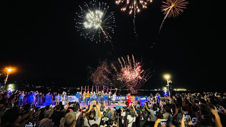 漁人碼頭湧進了31000人觀賞煙火。新北市政府提供