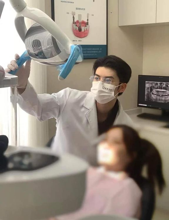 不少網友都打趣說，儘管上了馬賽克都能感受到女病患的嬌羞。引自爆廢公社