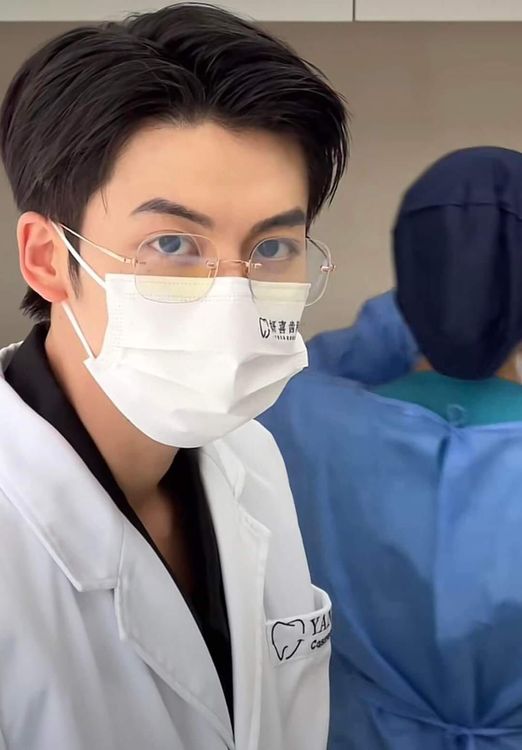 這個電眼，你擋得住嗎。引自爆廢公社