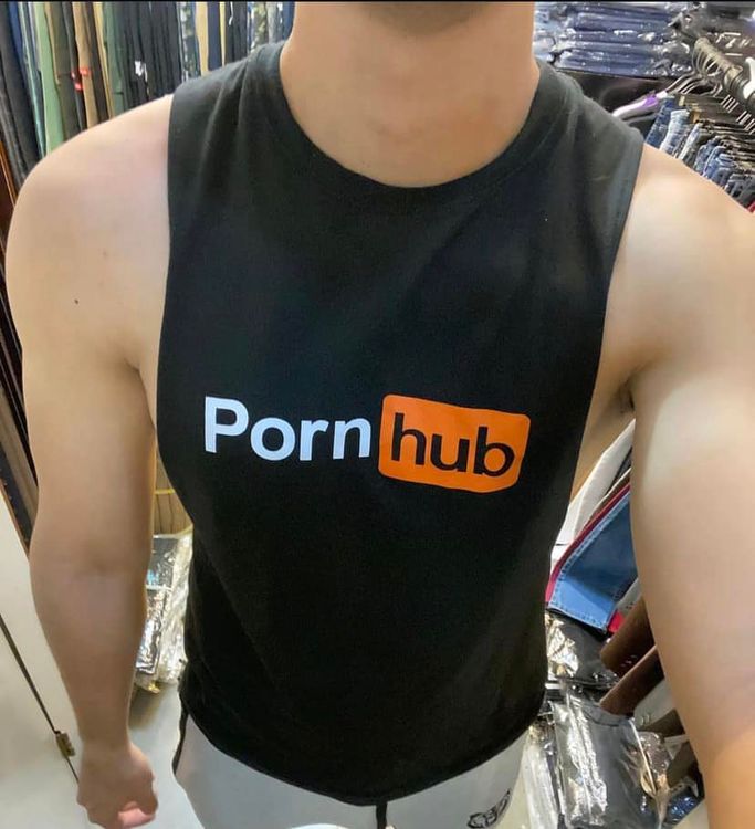 有網友分享自己的收藏品：「我有衣服」。翻攝《路上觀察學院》社團