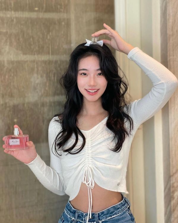 Lily亮蠻腰秀Dior美妝。翻攝lilyhsuuuu IG