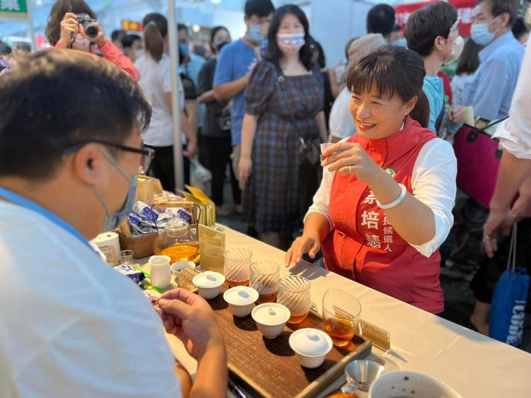 蔡培慧與許淑華大不同，有多筆土地，現金存款申報卻是0筆。蔡培慧提供