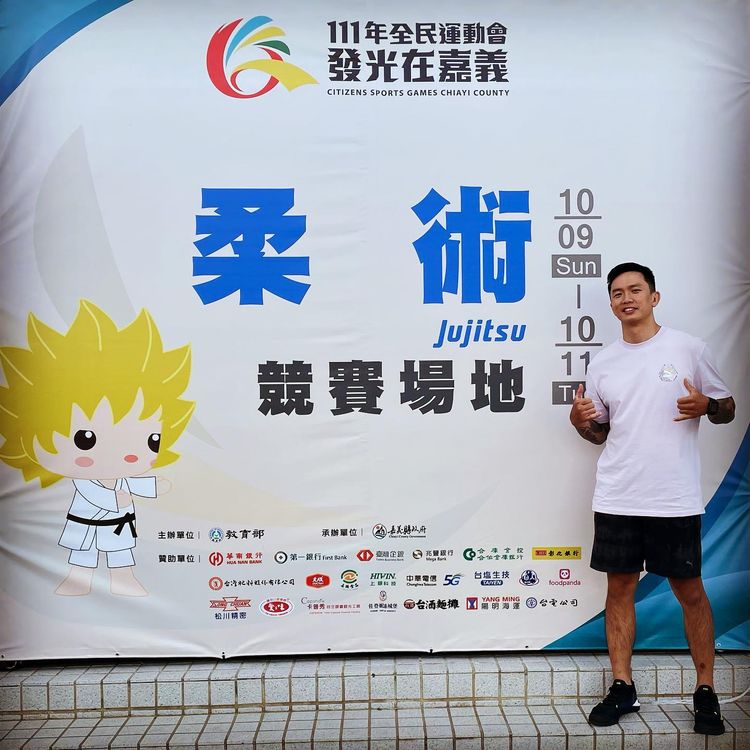 黃育仁與劉雨柔離異後，近日專注於運動與比賽。翻攝黃育仁臉書