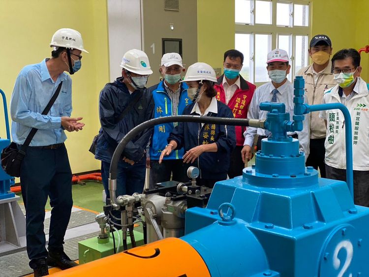 林姿妙上午前往五結鄉茅子寮抽水站視察，了解防汛整備情形。翻攝林姿妙臉書