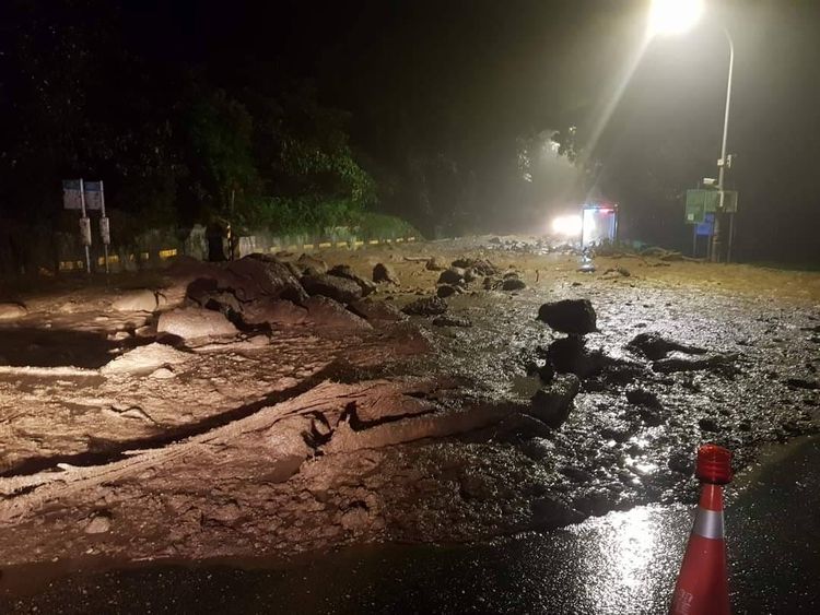 陽金公路「泥流滾滾」畫面曝光！居民疾呼：淹水嚴重，不要再上陽明山。翻攝《莊德明》臉書