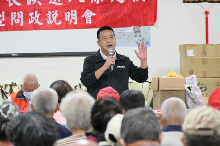 民進黨縣長參選人徐定禎，指他為了改變苗栗投入選舉，存款才會剩下27萬餘元。徐定禎競總提供