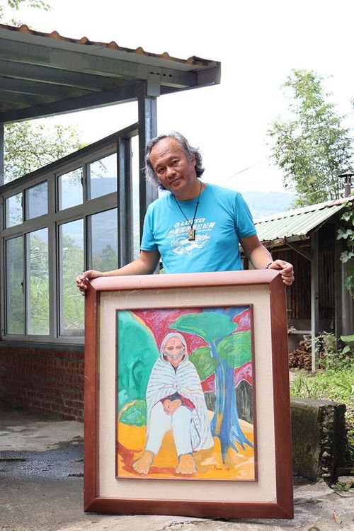 林世偉將32位紋面老人的生命史畫進作品中，永遠封存。黃羿馨攝