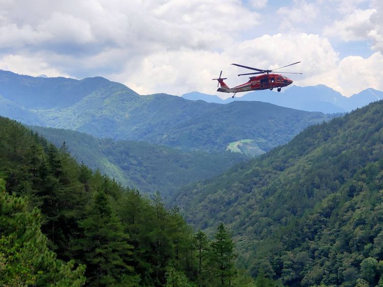 空勤直升機直接將上者直送中國附醫屋頂停機坪。民眾提供