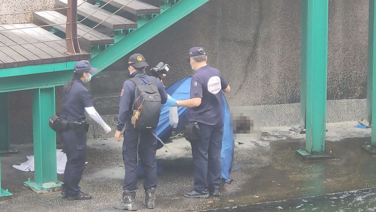 轄區警方獲報趕抵，朱男已明顯死亡。黃子騰攝