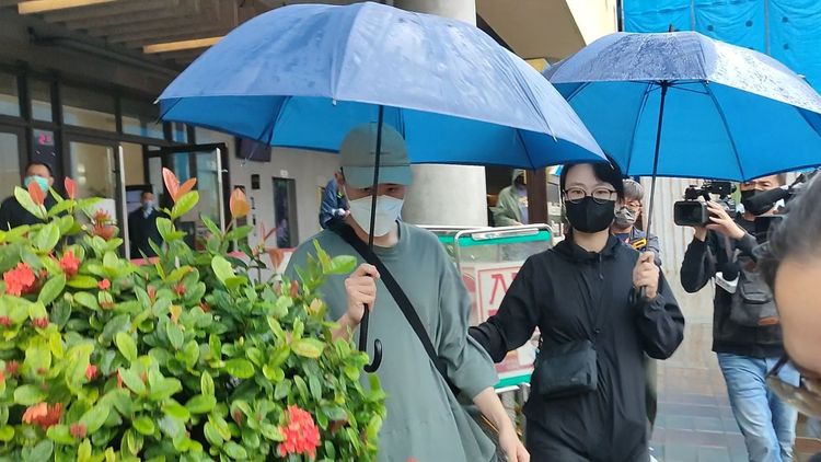 死者家屬至殯儀館相驗遺體。資料照片