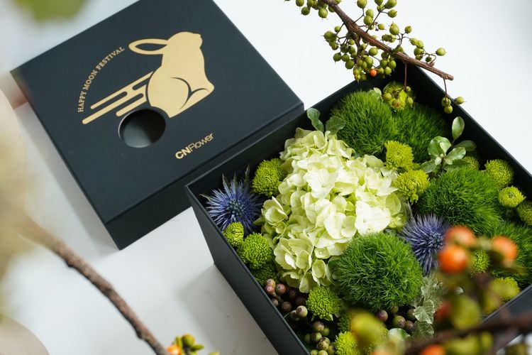 玉兔菊月綠滿鮮花禮盒，售價3600元。業者提供