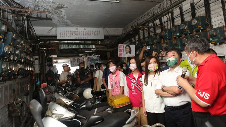 陳時中（右2）表示自己覺得有點不平跟生氣。葉志明攝