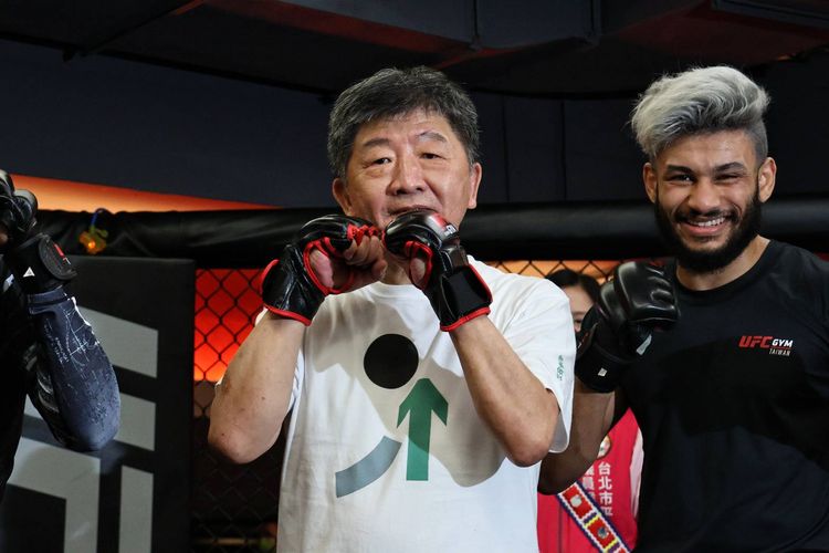 陳時中（左）否認競總有準備「4道菜」。葉志明攝