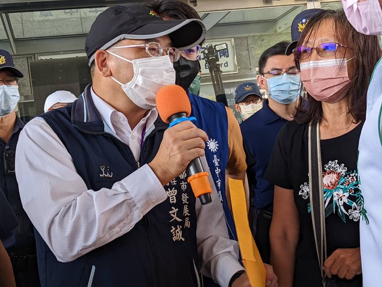 都發局主秘回應抗爭訴求，表示將盡速召開會議，擬定細部計畫。王鈞生攝