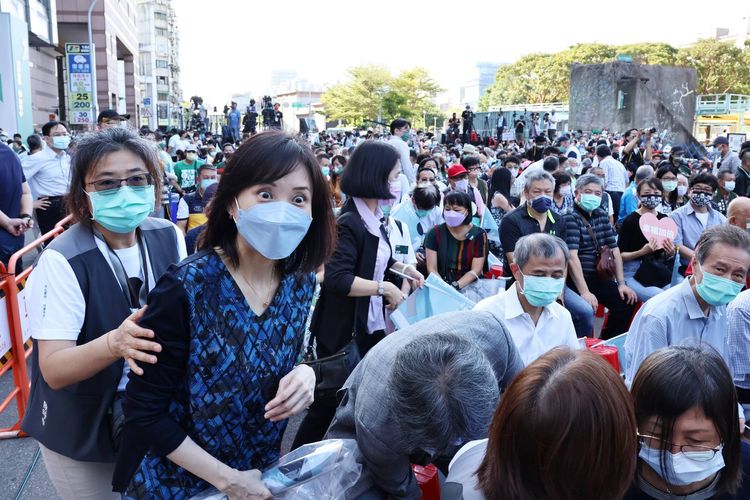 尤香玉瞪大眼睛。葉志明攝