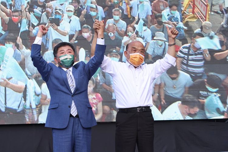 蘇貞昌（右）替陳時中站台。葉志明攝