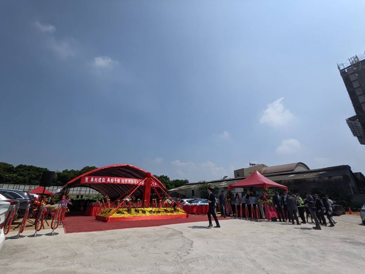 「展裕丰格」基地位於甲后路，樓層規劃為地上9層，地下2層，共4棟，朝北可望向麗寶摩天輪、朝南則有大面樹林綠意，景觀棟距視野遼闊。王鈞生攝