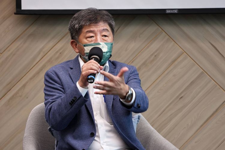 陳時中酸，蔣萬安在推「食安五環」的時候去義美參訪更有意義。葉志明攝