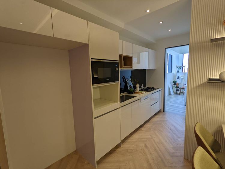 標準3房配備一字型檯面廚具雙BOSCH。王鈞生攝