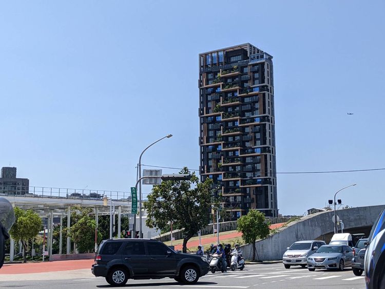 水湳經貿園區廣達254公頃，房價屢屢挑戰七期「豪宅一哥」的地位。王鈞生攝。