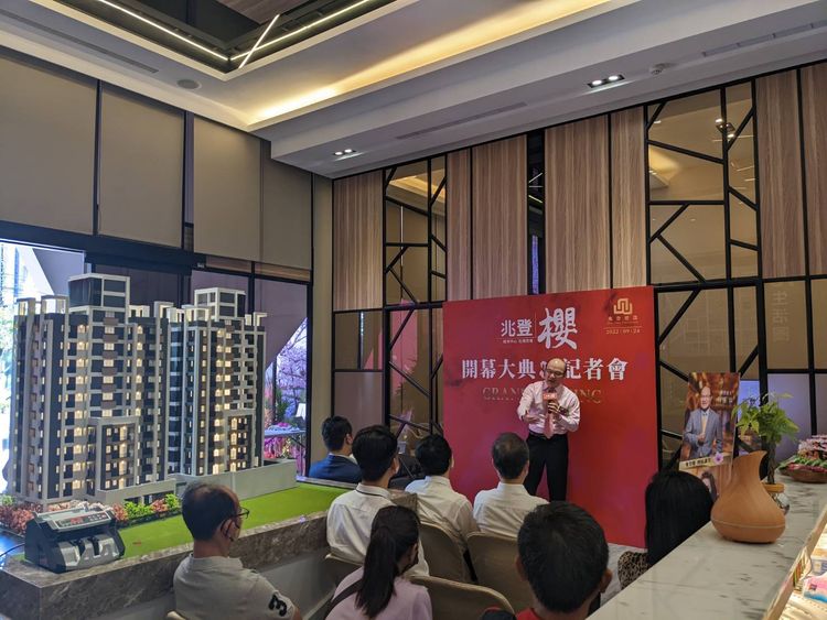 賴憲政近期南下台中沙鹿預售新案「兆登櫻」舉辦財經投資演講，針對近期房市景氣不明，他認為自用置產更要小心。