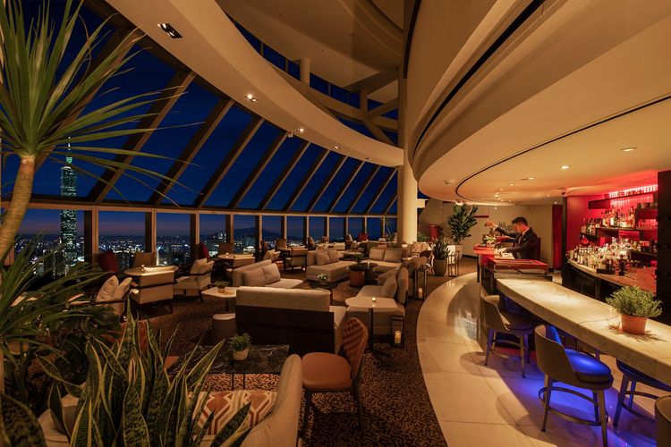 台北遠東香格里拉38樓馬可波羅酒廊超值優惠499元可享經典調酒2杯與黑松露薯條 原價1,144元現享44折優惠。業者提供